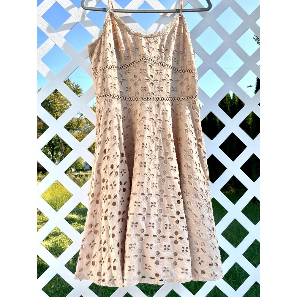 Beautiful Dress - Picture 2 of 11